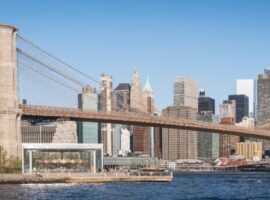 Brooklyn_Bridge_and_the_Lower_Manhattan_skyline_from_Pebble_Beach,_New_York