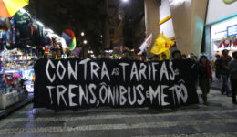 São Paulo (SP), 29.06.2023 - Ato contra tarifa de transporte público lembra atos de 2013. Manifestação no centro da cidade pela Tarifa Zero para o transporte público. Foto Paulo Pinto/Agência Brasil