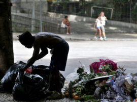 Rio de Janeiro (RJ), 14/02/2023 - População em situação de rua no Largo do Machado, zona sul da cidade. (Foto:Tânia Rêgo/Agência Brasil)