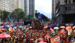 Ato a favor da reeleição de Lula na Candelária