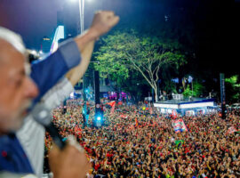 25.10.2026 - Lula é reeleito Presidente do Brasil