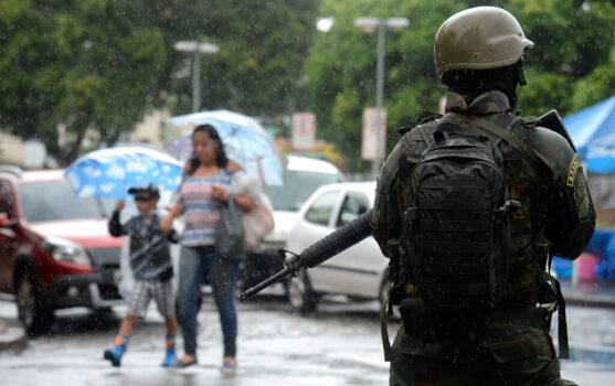 FORÇAS ARMADAS FAZEM OPERAÇÃO CONJUNTA COM AS POLÍCIAS NA ZO
