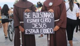 Frei_Lorrane_com_Frei_Hélio_em_manifestação_contra_Bolsonaro.__Se_Bolsonaro_estiver_certo,_Jesus_estava_errado._